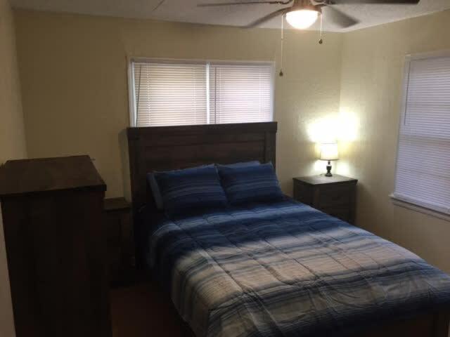 Comfortable 3 Bedroom Close To Base Sleeps 6 ロートン エクステリア 写真